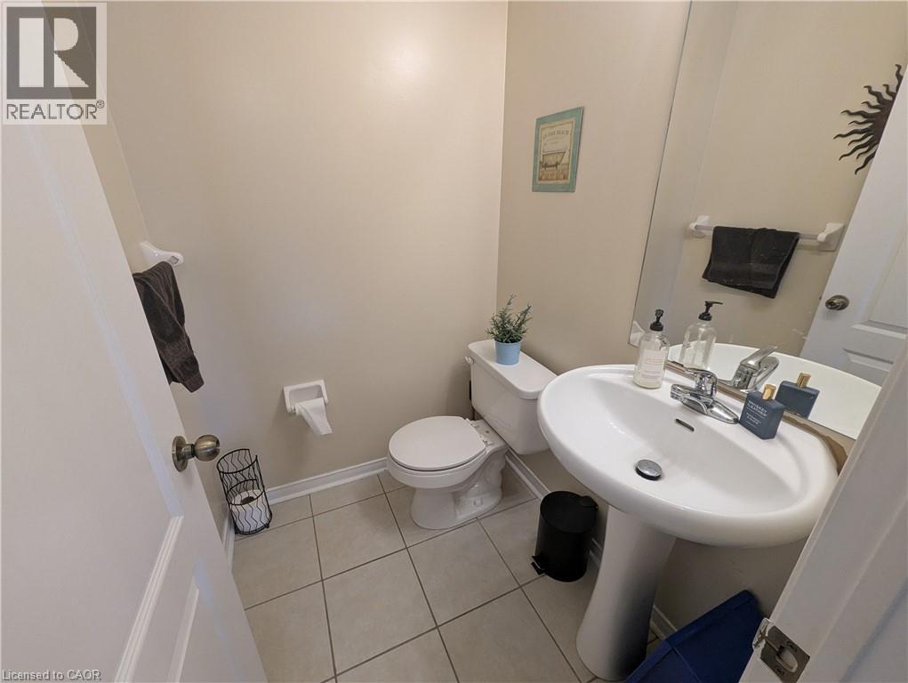 2307 SUTTON Drive, Burlington, Ontario, L7L6Z3 — Photo 8
