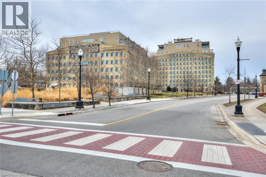 3 FATHER DAVID BAUER Drive Unit# 305, Waterloo, Ontario, N2L6M1 — Photo 38
