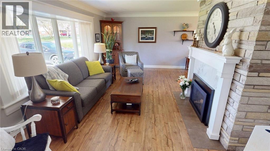 16 DALEVIEW Crescent, Fonthill, Ontario, L0S1E0 — Photo 2