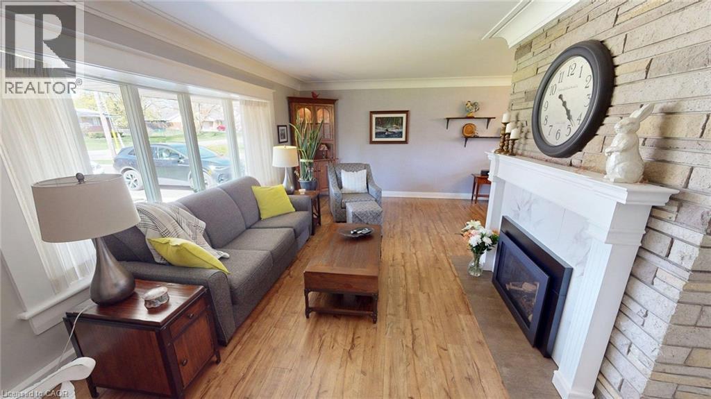 16 DALEVIEW Crescent, Fonthill, Ontario, L0S1E0 — Photo 3