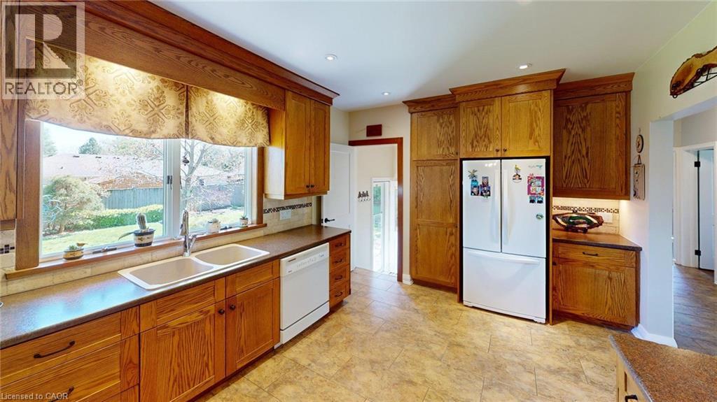 16 DALEVIEW Crescent, Fonthill, Ontario, L0S1E0 — Photo 6