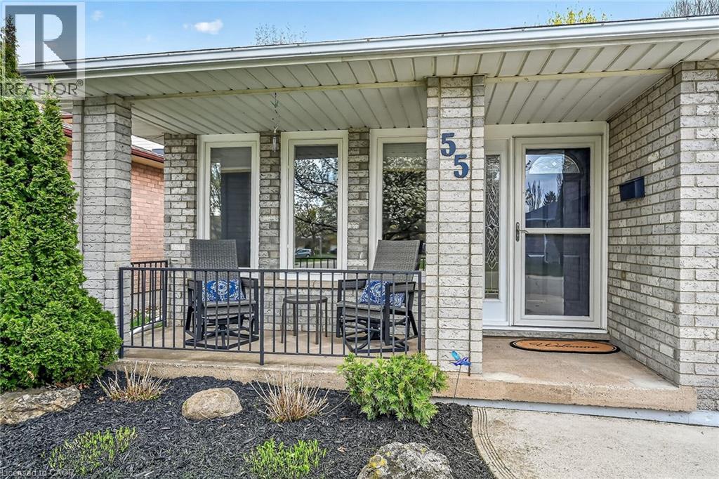 55 HORIZON Court, Hamilton, Ontario, L9B1W9 — Photo 2