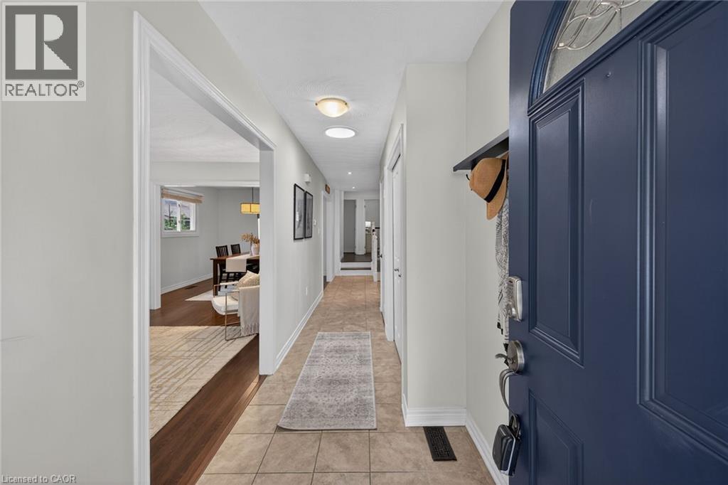 55 HORIZON Court, Hamilton, Ontario, L9B1W9 — Photo 4