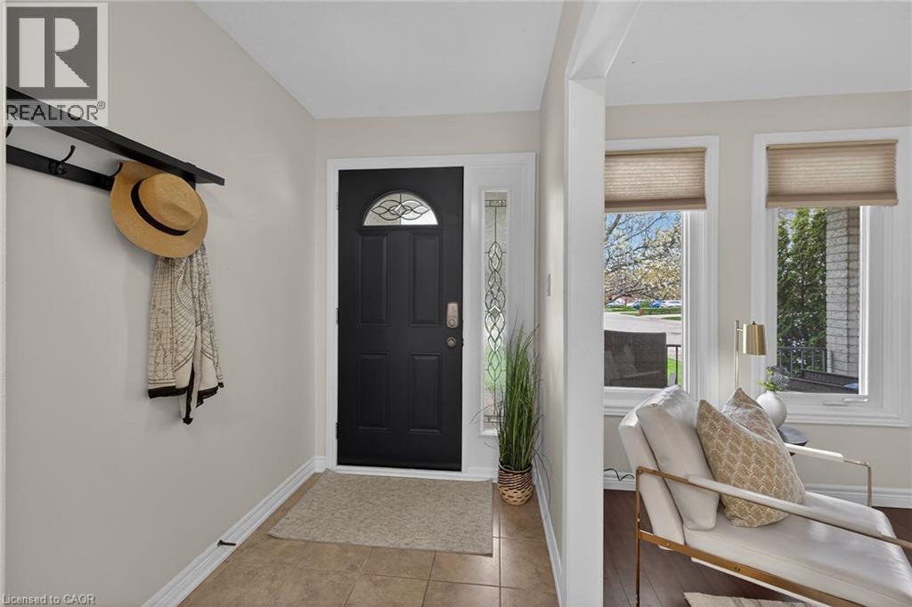 55 HORIZON Court, Hamilton, Ontario, L9B1W9 — Photo 5