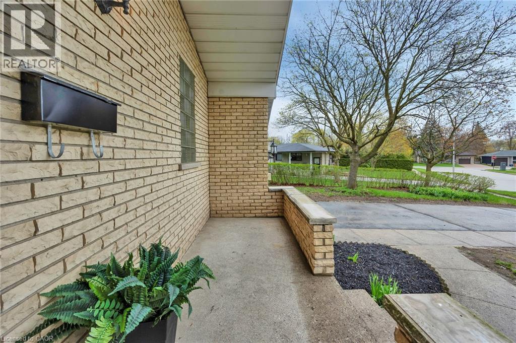 246 HILLCREST Road, Cambridge, Ontario, N3H1B2 — Photo 2