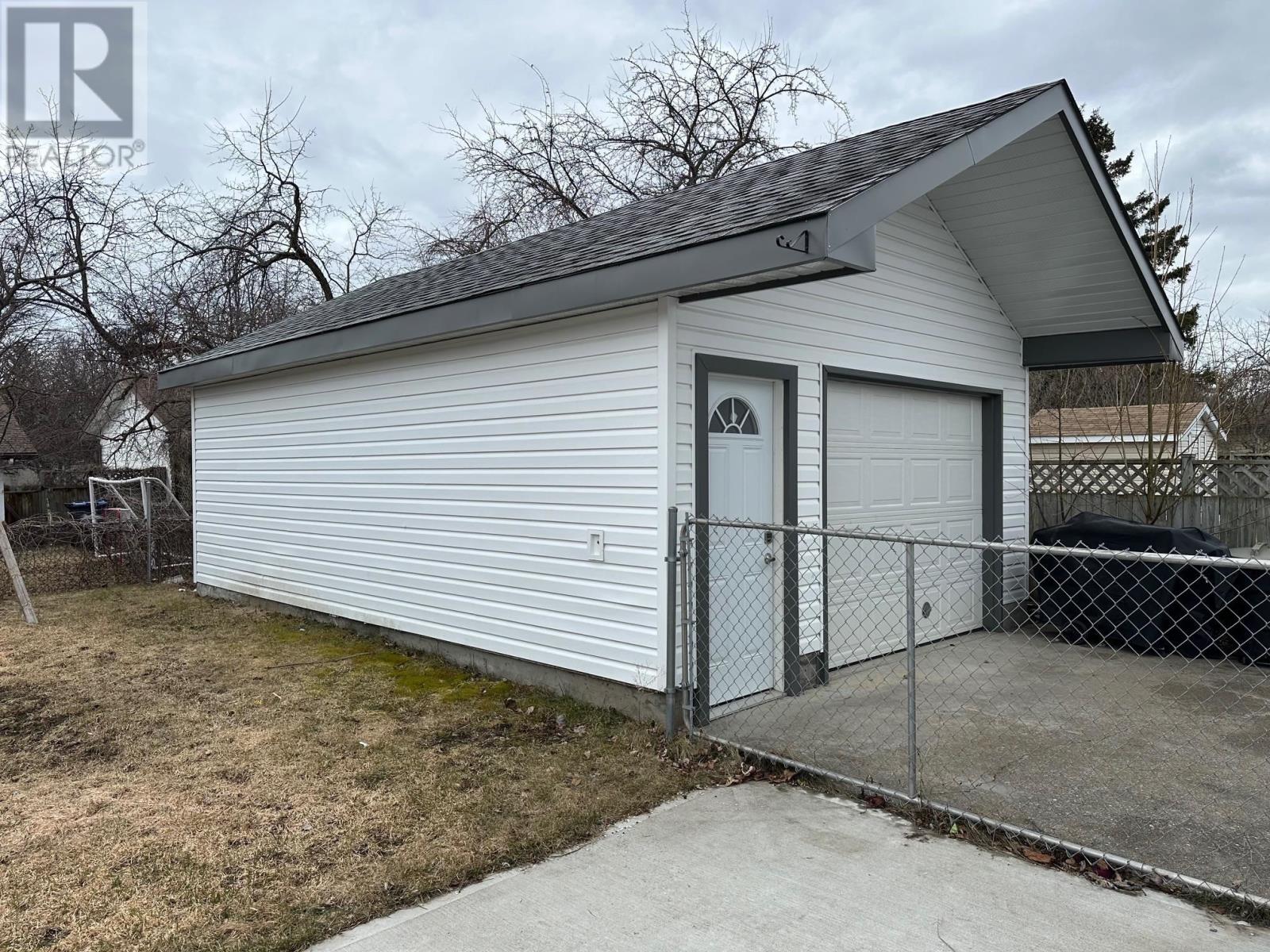 537 Parkway DR, Thunder Bay, Ontario, P7C5C9 — Photo 2
