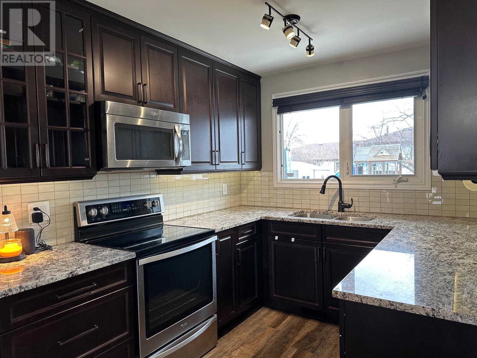 537 Parkway DR, Thunder Bay, Ontario, P7C5C9 — Photo 9