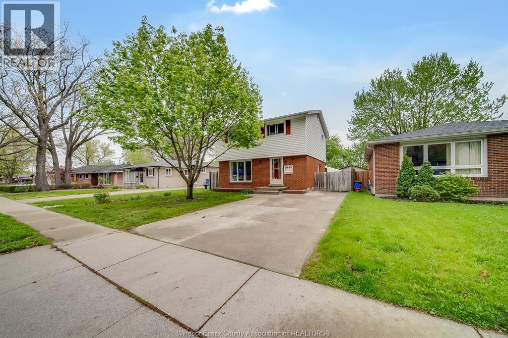 4049 WHITNEY AVENUE, Windsor, Ontario, N9C2C7 — Photo 2