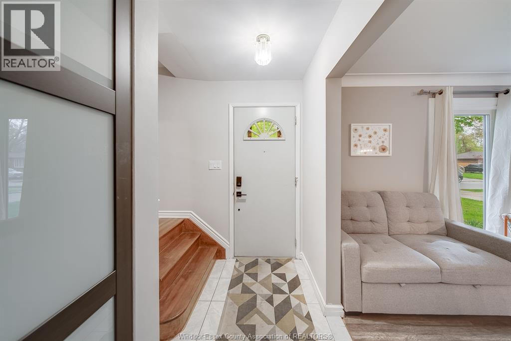 4049 WHITNEY AVENUE, Windsor, Ontario, N9C2C7 — Photo 5