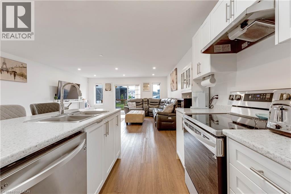 91 PONY Way, Kitchener, Ontario, N2R0R8 — Photo 4