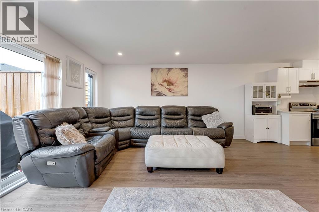 91 PONY Way, Kitchener, Ontario, N2R0R8 — Photo 9
