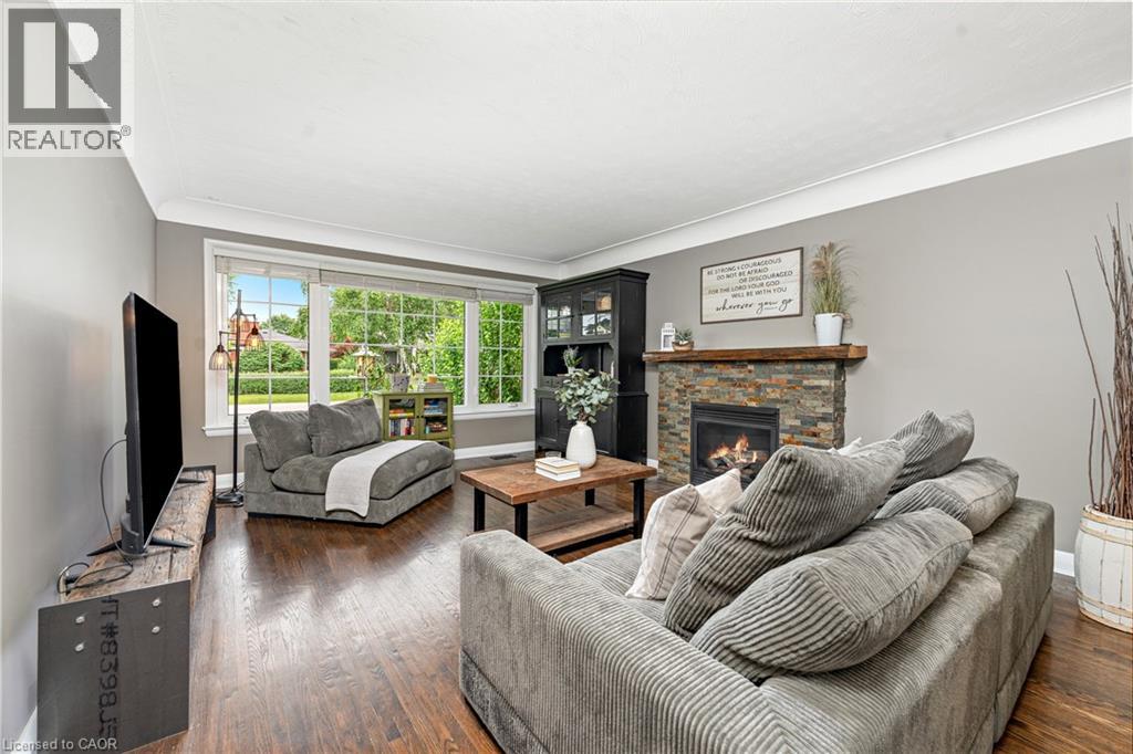 1063 MAPLEHURST Avenue, Burlington, Ontario, L7T3G3 — Photo 3