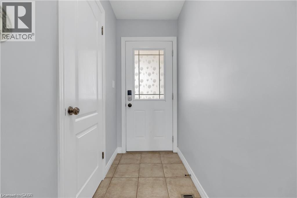 48 CLOUGH Crescent, Guelph, Ontario, N1L0G1 — Photo 4