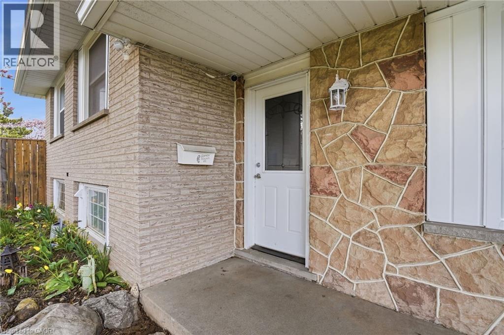 4 CLIFTON DOWNS Road, Hamilton, Ontario, L9C2P2 — Photo 5