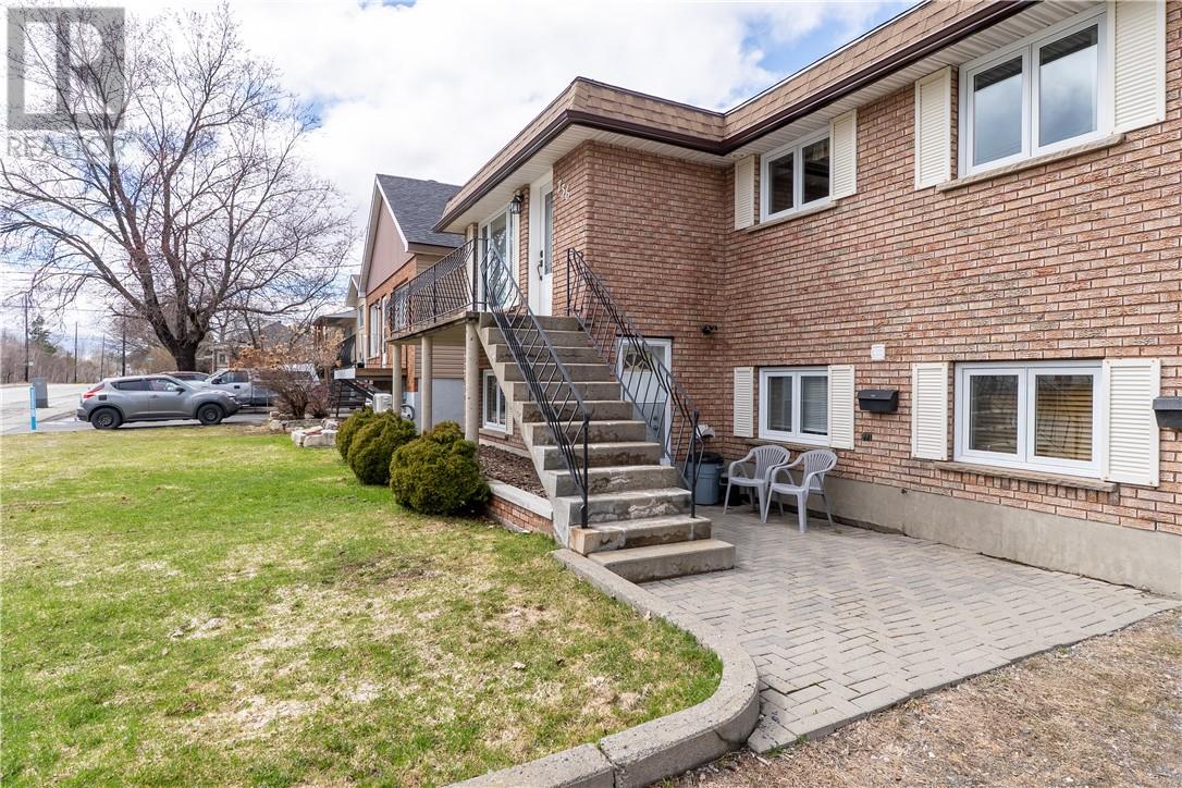 736 Howey Drive, Sudbury, Ontario, P3B1H1 — Photo 2