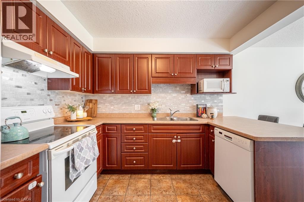 30 FALLOWFIELD Drive, Kitchener, Ontario, N2C0A8 — Photo 10
