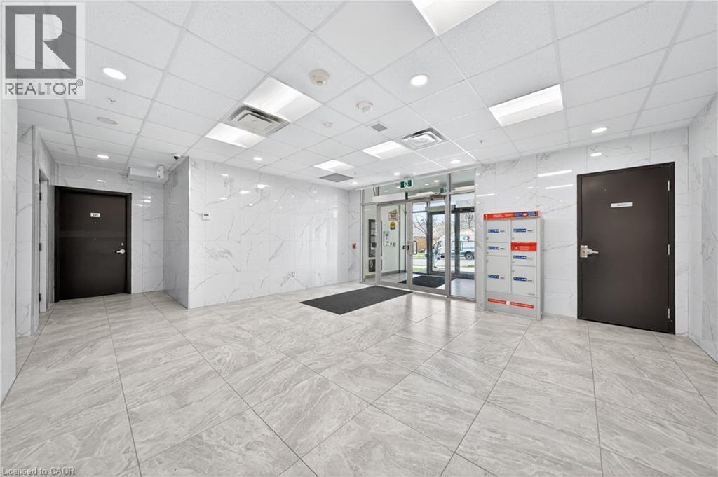 246 LESTER Street Unit# PH-03, Waterloo, Ontario, N2L0H1 — Photo 9