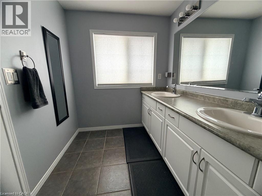 15 GEES Way, Cambridge, Ontario, N3C4M5 — Photo 10