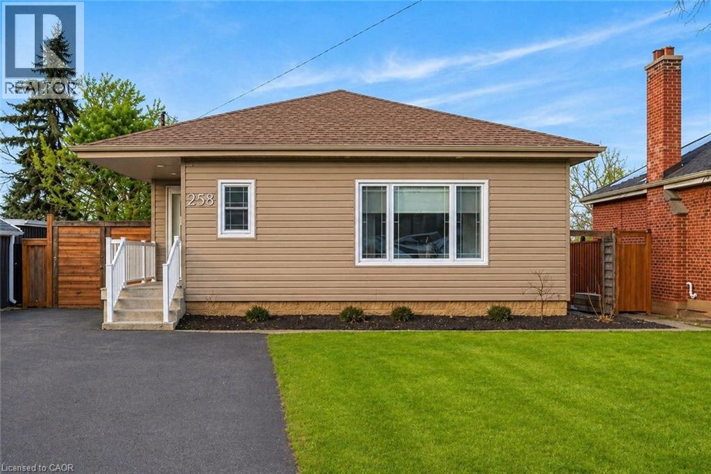 258 SANATORIUM Road, Hamilton, Ontario, L9C1Z9 — Photo 2