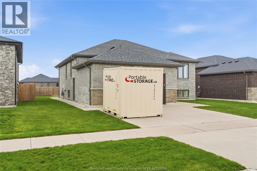 98 PETER AVENUE, Leamington, Ontario, N8H0E7 — Photo 3