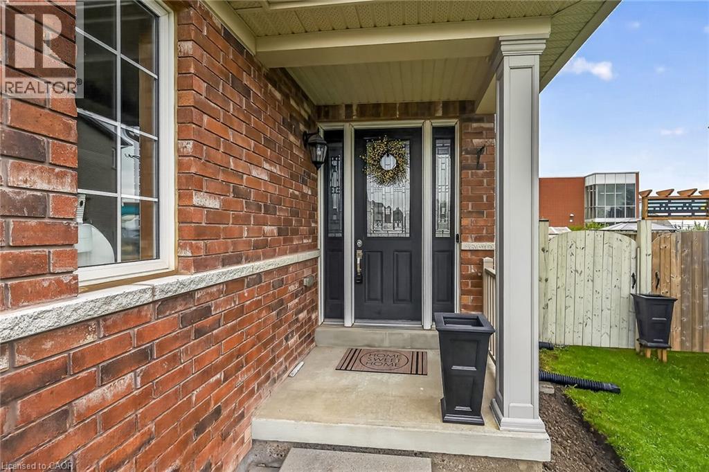 100 NARBONNE Crescent, Stoney Creek, Ontario, L8J0J6 — Photo 4