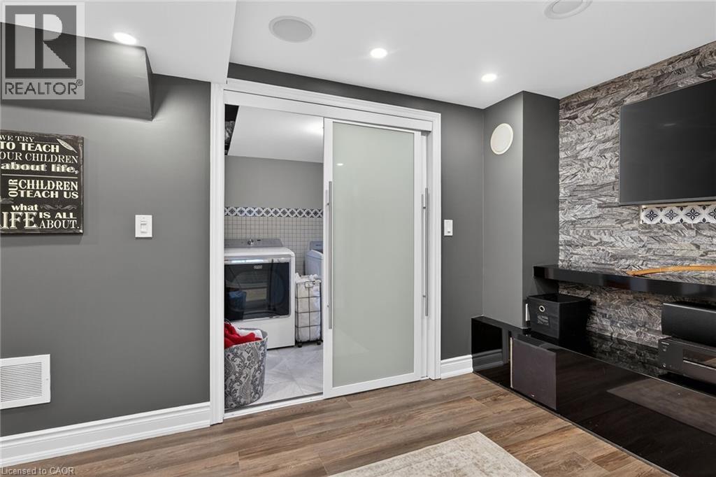 100 NARBONNE Crescent, Stoney Creek, Ontario, L8J0J6 — Photo 43
