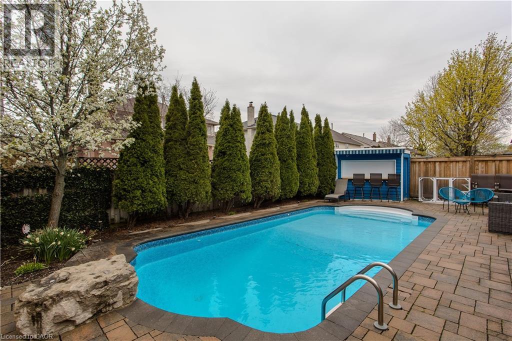 3199 DESMOND Drive, Burlington, Ontario, L7M3N1 — Photo 6
