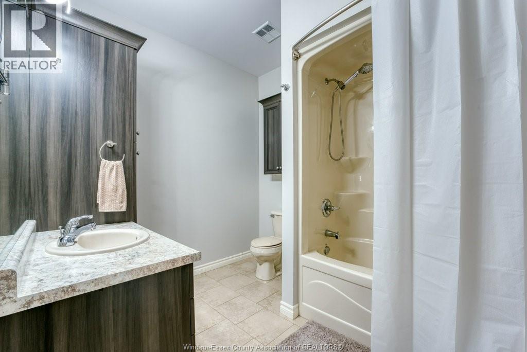5924 Ballantrae CRESCENT, Windsor, Ontario, N9J3Y7 — Photo 17