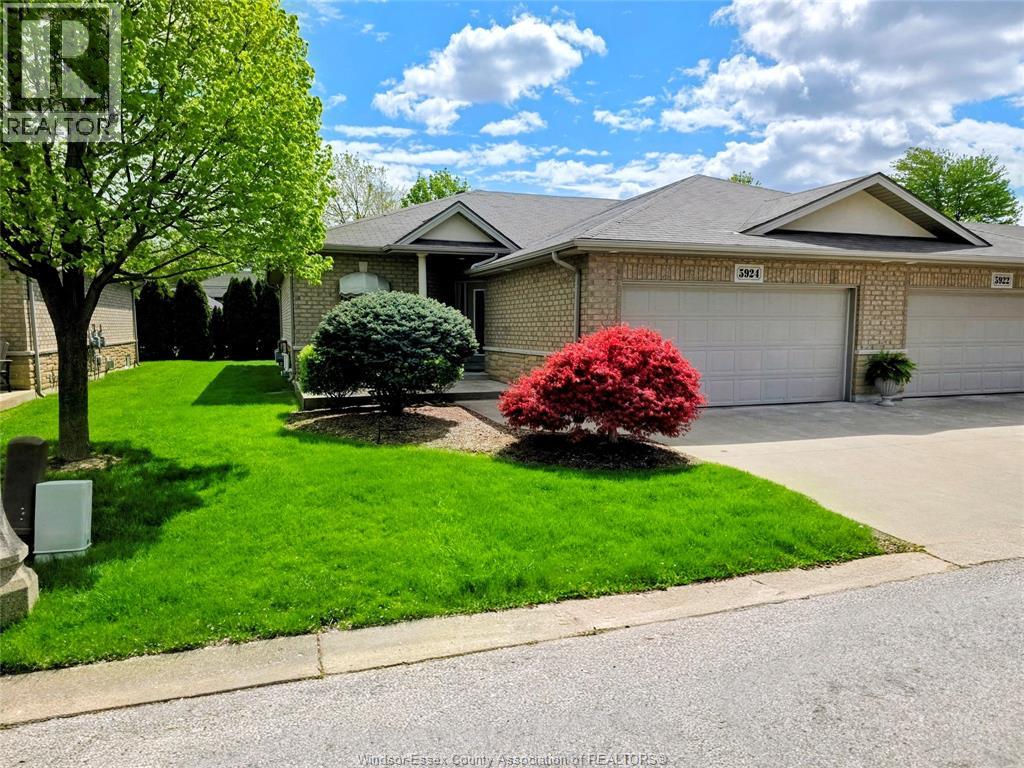 5924 Ballantrae CRESCENT, Windsor, Ontario, N9J3Y7 — Photo 2
