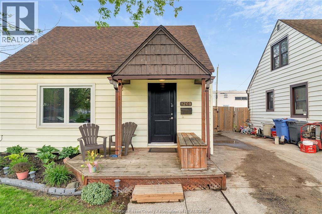 1260 OAK, Windsor, Ontario, N8X2B1 — Photo 2