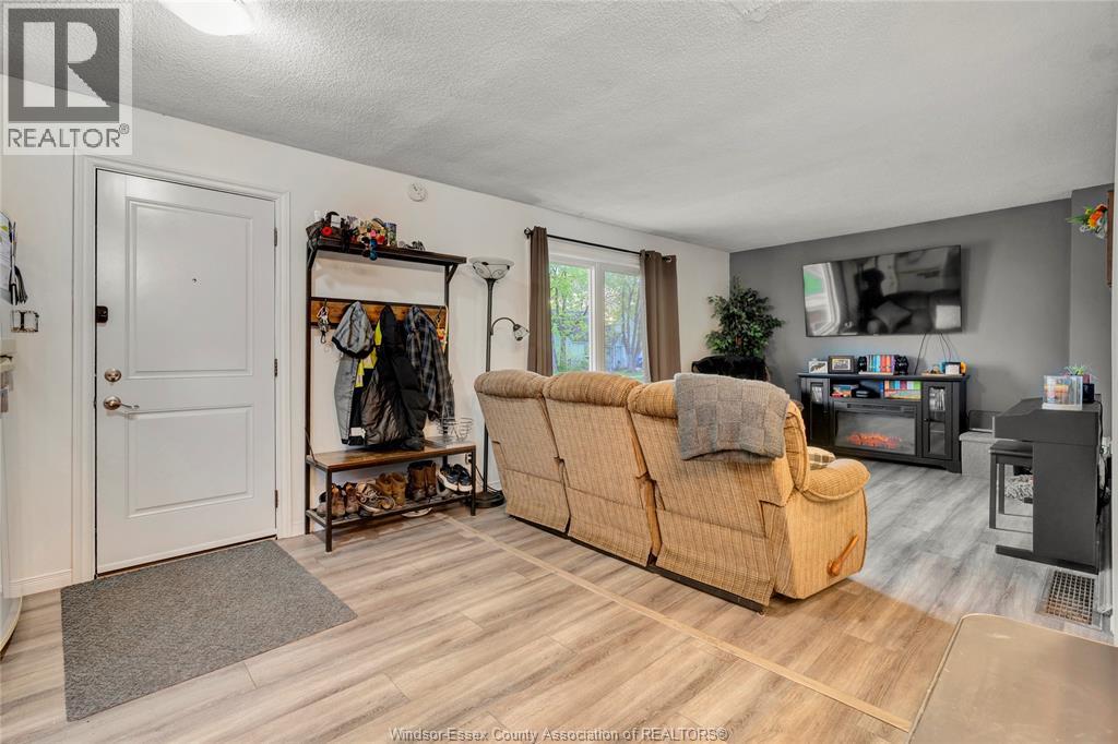1260 OAK, Windsor, Ontario, N8X2B1 — Photo 8