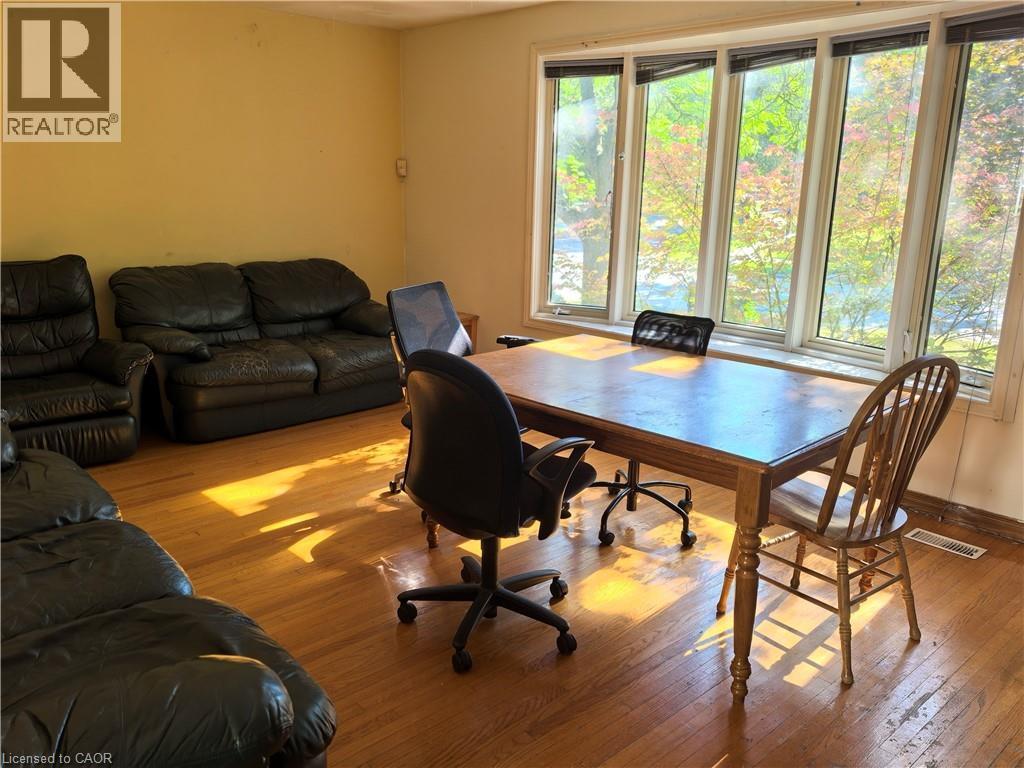 134 GREENBRIER Drive, Waterloo, Ontario, N2L4B5 — Photo 3