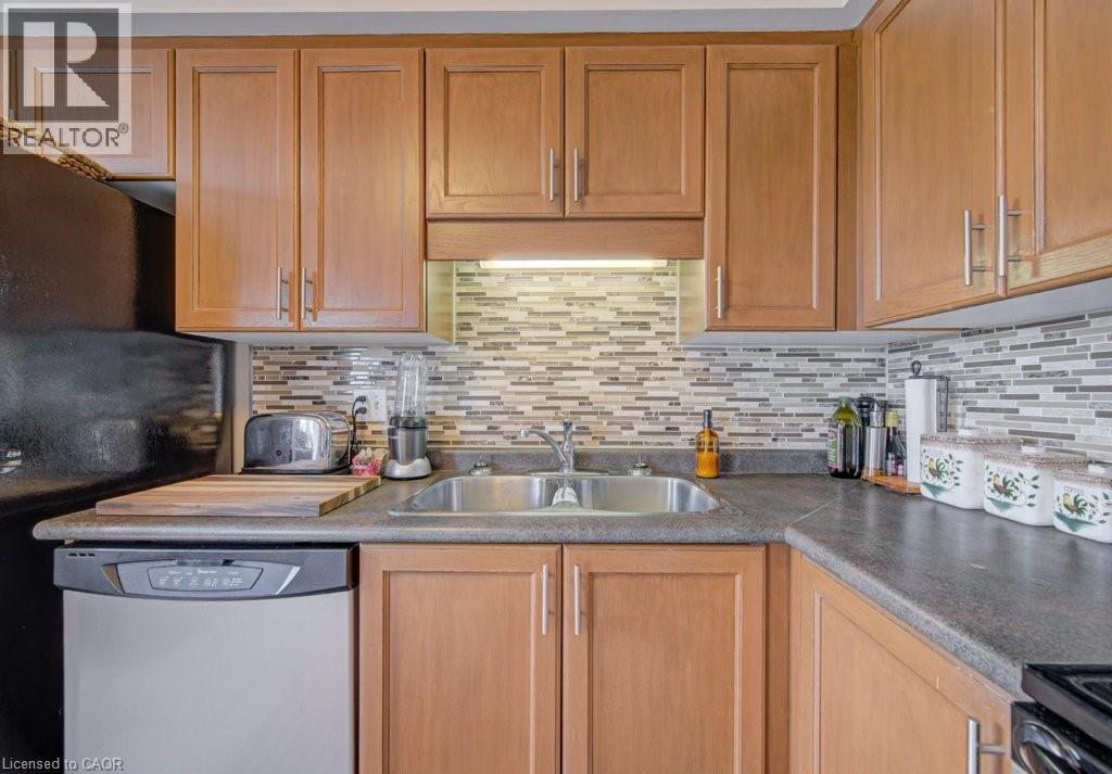 7 RED CLOVER Crescent, Kitchener, Ontario, N2E4G9 — Photo 10