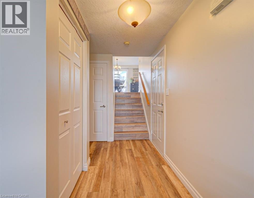 7 RED CLOVER Crescent, Kitchener, Ontario, N2E4G9 — Photo 5