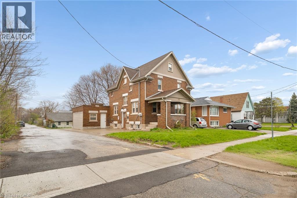 22 DELLROY Avenue, Kitchener, Ontario, N2A2S1 — Photo 2