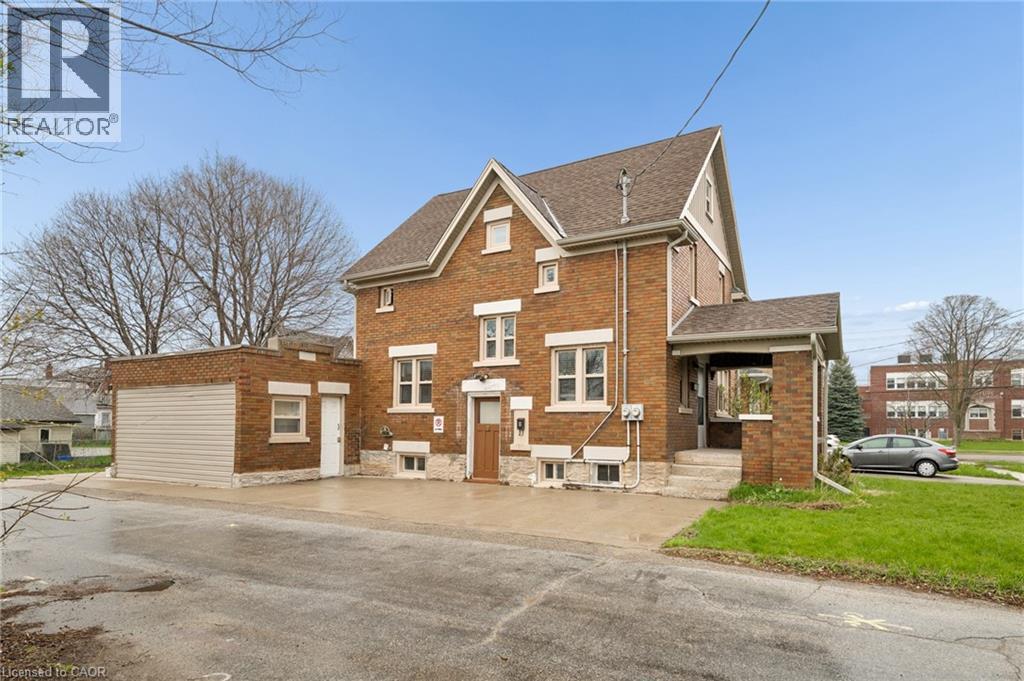 22 DELLROY Avenue, Kitchener, Ontario, N2A2S1 — Photo 4