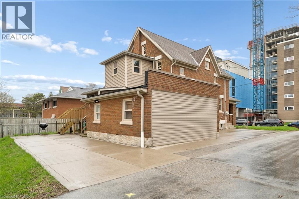 22 DELLROY Avenue, Kitchener, Ontario, N2A2S1 — Photo 8