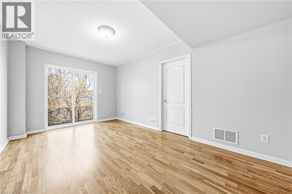 470 BEACH Boulevard Unit# 8, Hamilton, Ontario, L8H6X2 — Photo 5