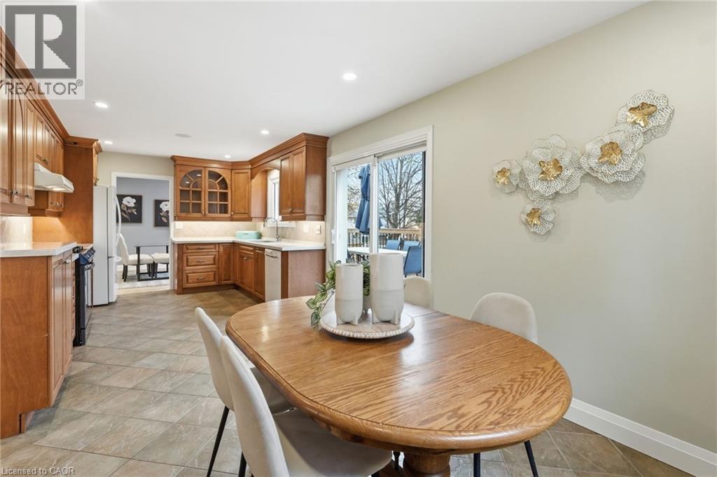 2401 SINCLAIR Circle, Burlington, Ontario, L7P3C2 — Photo 12