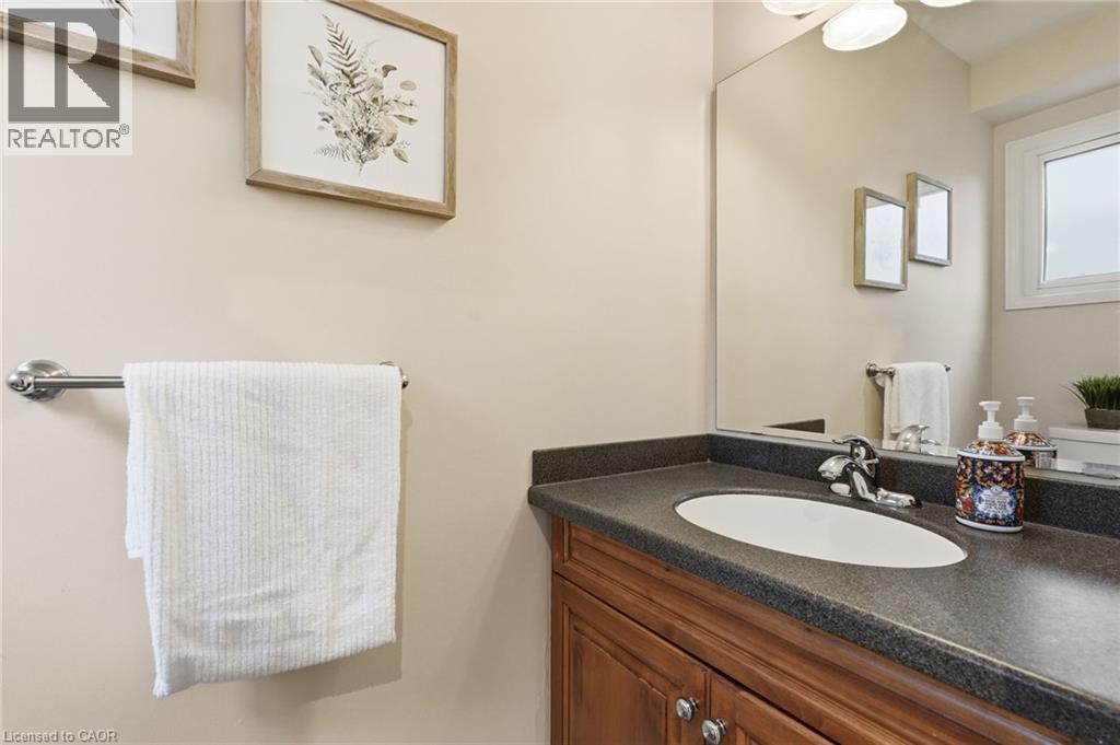 2401 SINCLAIR Circle, Burlington, Ontario, L7P3C2 — Photo 13