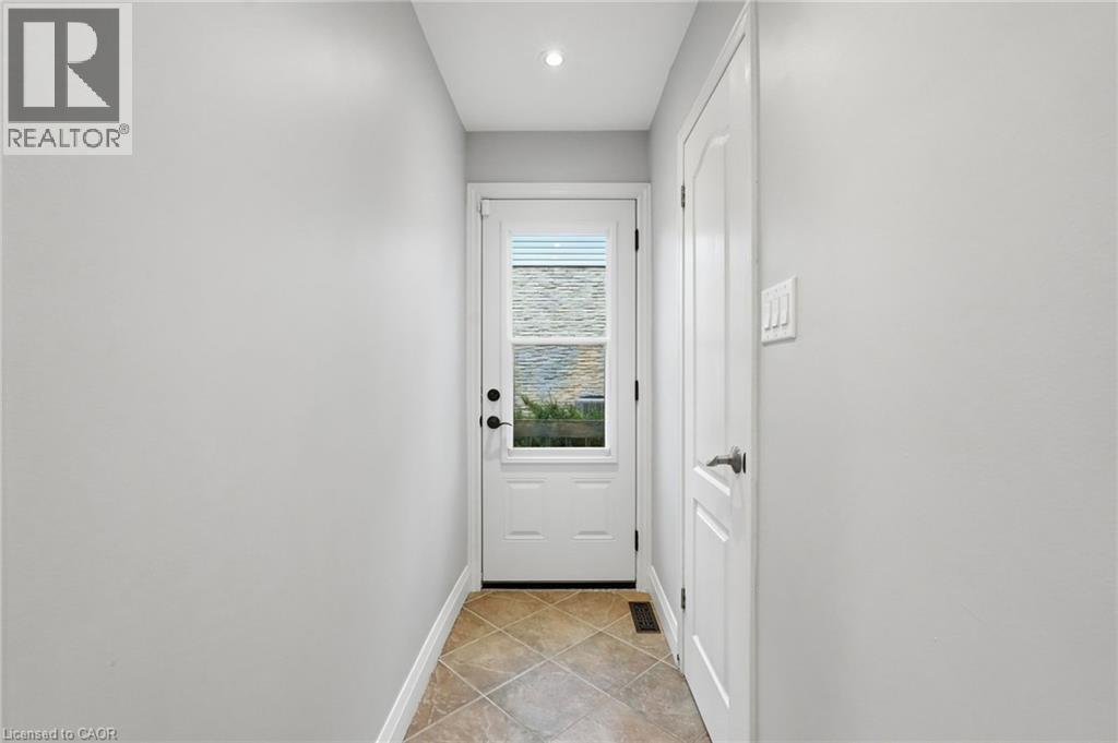 2401 SINCLAIR Circle, Burlington, Ontario, L7P3C2 — Photo 14