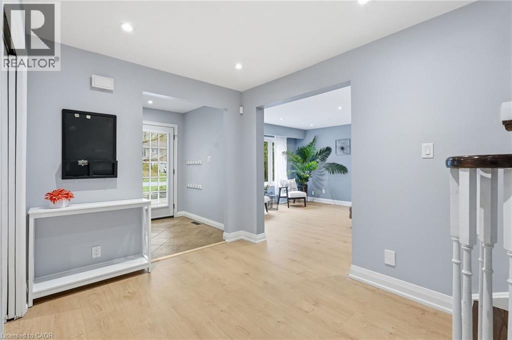 2401 SINCLAIR Circle, Burlington, Ontario, L7P3C2 — Photo 3