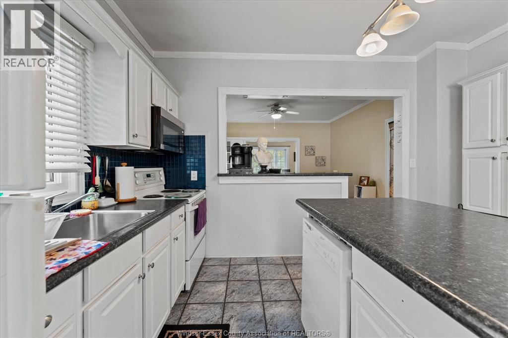 746 CAMPBELL, Windsor, Ontario, N9B2H7 — Photo 16