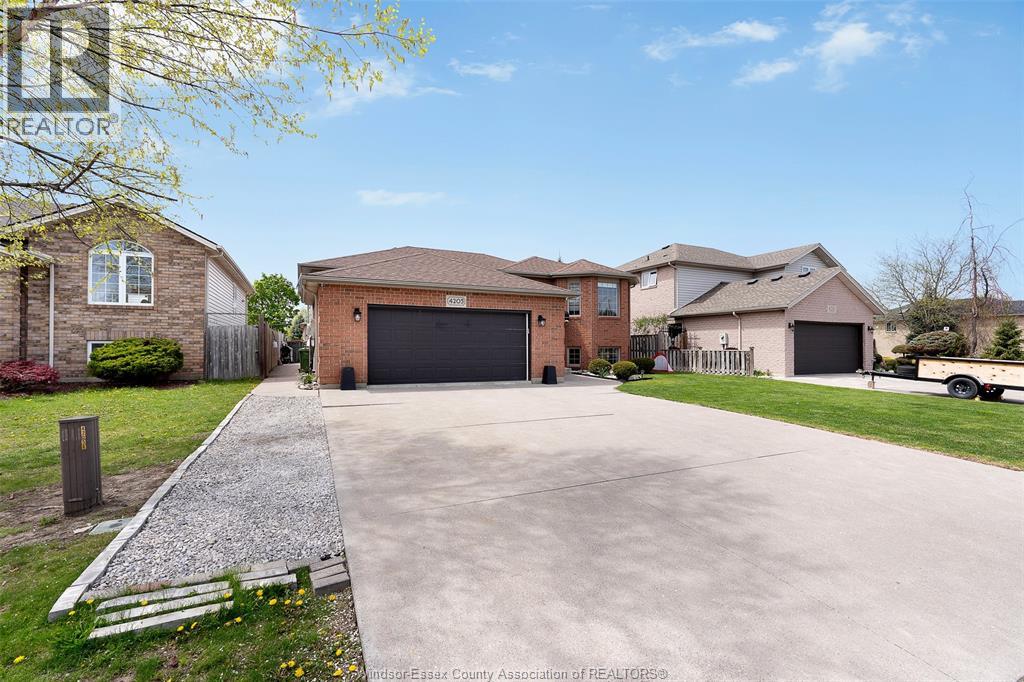 4205 BARTON CRESCENT, Windsor, Ontario, N9G2V5 — Photo 4
