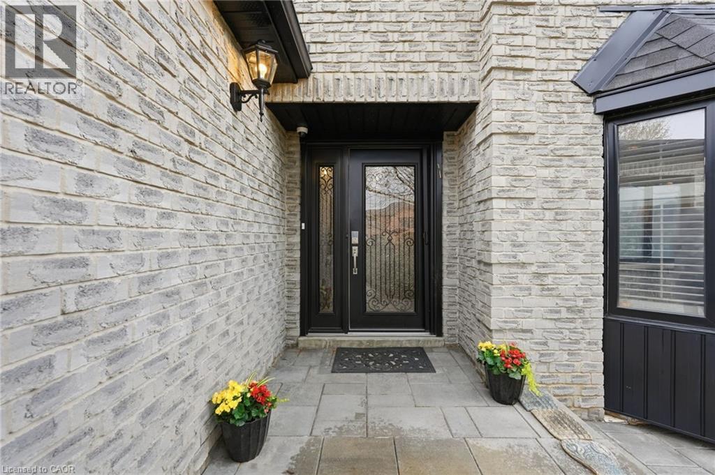 23 GOLFVIEW Crescent, Dundas, Ontario, L9H6V1 — Photo 4