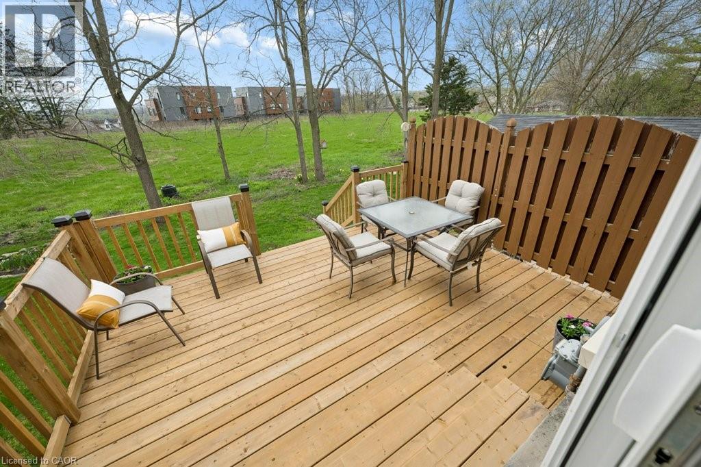 189 SHADOW WOOD Court, Waterloo, Ontario, N2K3W4 — Photo 2