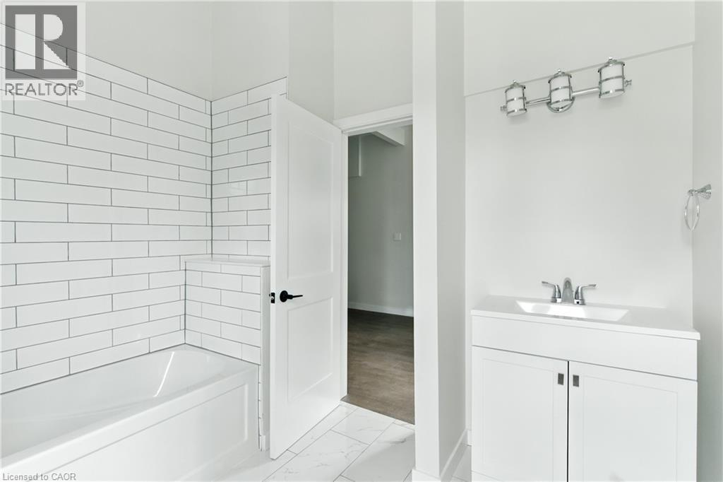 684 BEACH Boulevard, Hamilton, Ontario, L8H6Y4 — Photo 32