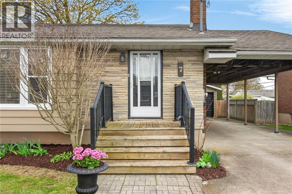 7 CORAL Drive, St. Catharines, Ontario, L2N3R4 — Photo 3