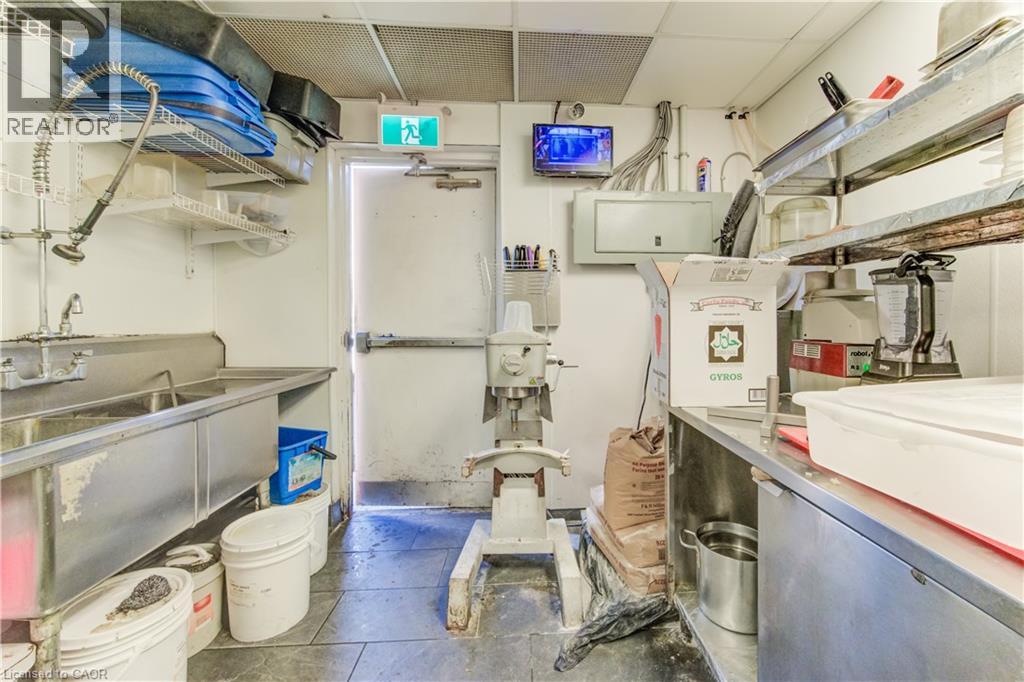 170 UNIVERSITY Avenue W Unit# 21, Waterloo, Ontario, N2L3E9 — Photo 31
