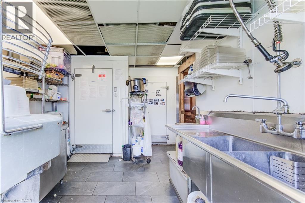170 UNIVERSITY Avenue W Unit# 21, Waterloo, Ontario, N2L3E9 — Photo 32